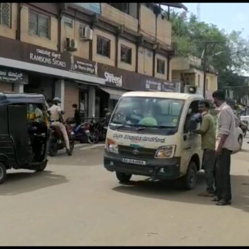 ಮುಂಡಗೋಡಿನಲ್ಲಿ ಛತ್ರಿ, ರೇನ್ ಕೋಟ್ ಮಾರಾಟಕ್ಕೆ ಅನುಮತಿ: ಪಪಂ ನಿಂದ ಧ್ವನಿವರ್ದಕದ ಮೂಲಕ ಸೂಚನೆ..!