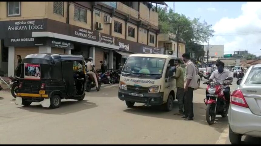 ಮುಂಡಗೋಡಿನಲ್ಲಿ ಛತ್ರಿ, ರೇನ್ ಕೋಟ್ ಮಾರಾಟಕ್ಕೆ ಅನುಮತಿ: ಪಪಂ ನಿಂದ ಧ್ವನಿವರ್ದಕದ ಮೂಲಕ ಸೂಚನೆ..!