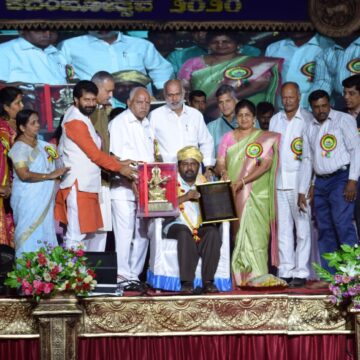 ಅಗಲಿದ ದಲಿತ ಕವಿ ಡಾ.ಸಿದ್ದಲಿಂಗಯ್ಯ, ಕಳೆದ ವರ್ಷ ಬನವಾಸಿಯಲ್ಲಿ ಪಂಪ ಪ್ರಶಸ್ತಿ ಸ್ವೀಕರಿಸಿದ್ದ ಕ್ಷಣ ಇನ್ನೂ ಅಚ್ಚ ಹಸಿರು..!