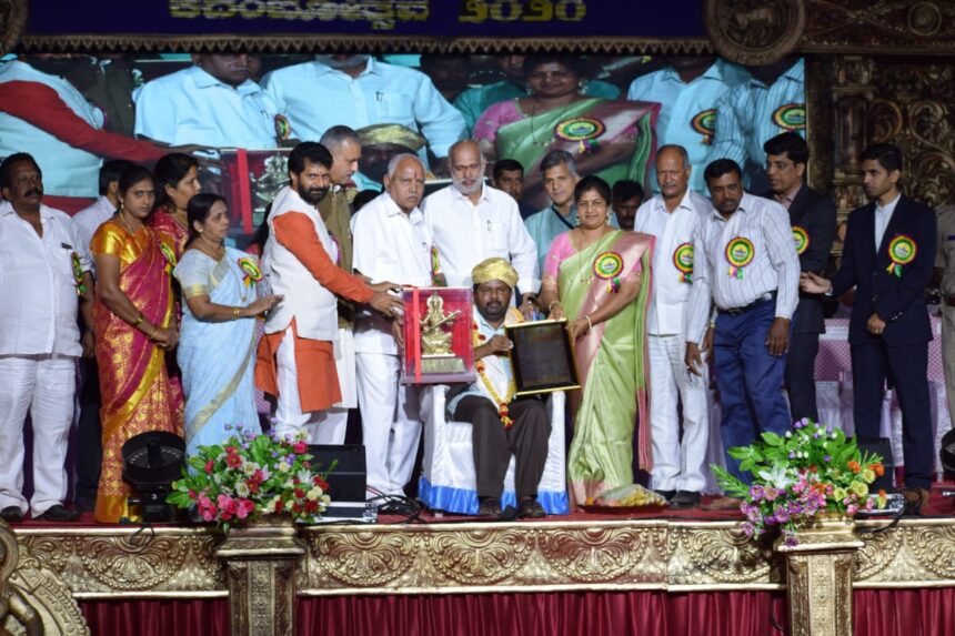 ಅಗಲಿದ ದಲಿತ ಕವಿ ಡಾ.ಸಿದ್ದಲಿಂಗಯ್ಯ, ಕಳೆದ ವರ್ಷ ಬನವಾಸಿಯಲ್ಲಿ ಪಂಪ ಪ್ರಶಸ್ತಿ ಸ್ವೀಕರಿಸಿದ್ದ ಕ್ಷಣ ಇನ್ನೂ ಅಚ್ಚ ಹಸಿರು..!