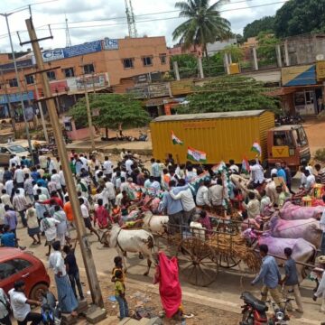 ಬೆಲೆ ಏರಿಕೆ ವಿರುದ್ಧ ಕಲಘಟಗಿಯಲ್ಲಿ ಸಂತೋಷ್‌ ಲಾಡ್‌ ನೇತೃತ್ವದಲ್ಲಿ ಬೃಹತ್‌ ಸೈಕಲ್‌ ಜಾಥಾ..!