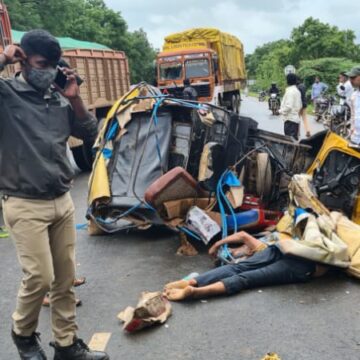 ಆಟೋಗೆ ಲಾರಿ ಡಿಕ್ಕಿ ಸ್ಥಳದಲ್ಲೇ ಇಬ್ಬರ ದುರ್ಮರಣ.!