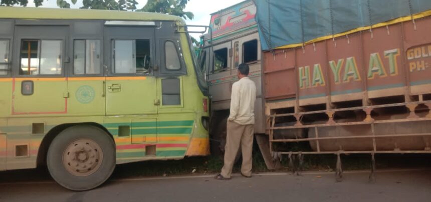 ಪಾಳಾ ಬಳಿ ಬಸ್- ಲಾರಿ ನಡುವೆ ಮುಖಾಮುಕಿ ಡಿಕ್ಕಿ..!