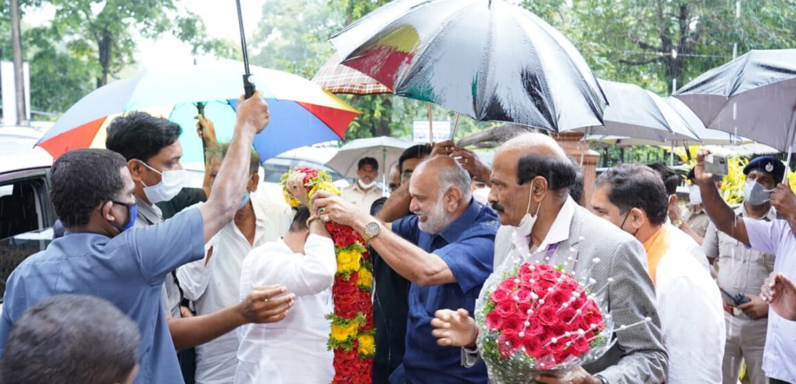 ಅರಬೈಲು ಘಟ್ಟದ ಗುಡ್ಡ ಕುಸಿತ ಸ್ಥಳಕ್ಕೆ ಭೇಟಿ ನೀಡಿ ಪರಿಶೀಲಿಸಿದ ಸಿಎಂ ಬೊಮ್ಮಾಯಿ..!