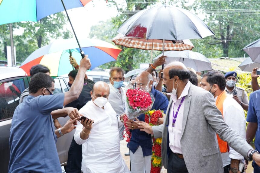 ಕುಸಿದು ಬಿದ್ದ ಗುಳ್ಳಾಪುರ ಸೇತುವೆ; ಭಯಾನಕವೆಂದ ಸಿಎಂ ಬೊಮ್ಮಾಯಿ..!