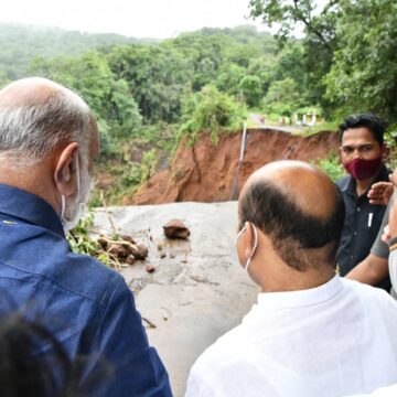 ಯಲ್ಲಾಪುರದ ಕಳಚೆ ಭಾಗದಲ್ಲಿ ಅತಿವೃಷ್ಠಿ ಹಾನಿ ವೀಕ್ಷಿಸಿದ ಸಿಎಂ..!