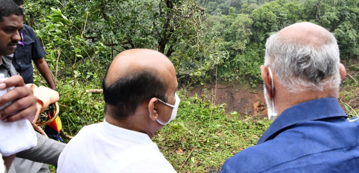 ನೆರೆಯಿಂದ ಹಾನಿಗೊಳಗಾದ ಜಿಲ್ಲೆಯ ರಸ್ತೆಗಳಿಗೆ ರೂ. 200 ಕೋಟಿ ಭರವಸೆ ನೀಡಿದ ಸಿಎಂ..!