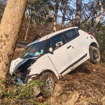 ಮುಂಡಗೋಡಿನ ನ್ಯಾಸರ್ಗಿ ಬಳಿ ಭೀಕರ ಅಪಘಾತ, ಮರಕ್ಕೆ ಡಿಕ್ಕಿ ಹೊಡೆದ ಕಾರು,  ಓರ್ವ ಗಂಭೀರ..!!