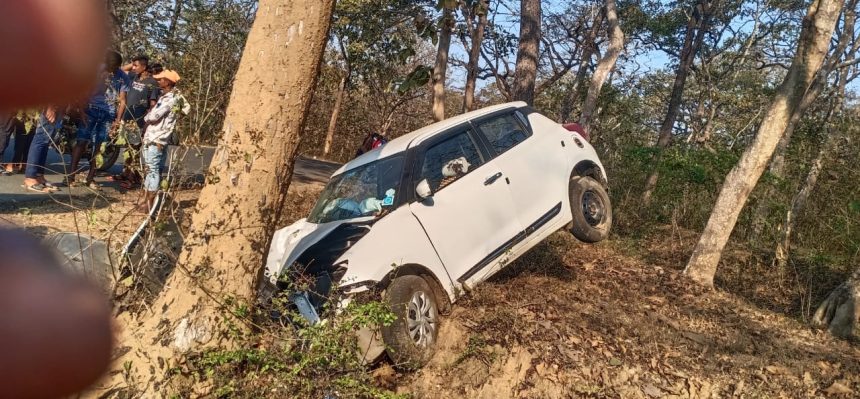 ಮುಂಡಗೋಡಿನ ನ್ಯಾಸರ್ಗಿ ಬಳಿ ಭೀಕರ ಅಪಘಾತ, ಮರಕ್ಕೆ ಡಿಕ್ಕಿ ಹೊಡೆದ ಕಾರು,  ಓರ್ವ ಗಂಭೀರ..!!