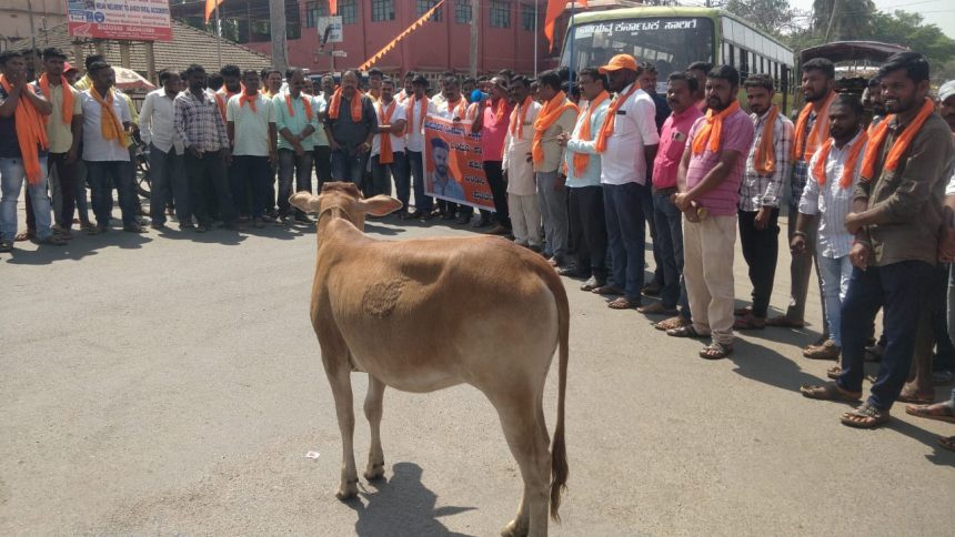 ಹರ್ಷ ಕೊಲೆಯ ಕಿಚ್ಚು..! ಮುಂಡಗೋಡಿನಲ್ಲಿ ಹಿಂದು ಸಂಘಟನೆಗಳ ಪ್ರತಿಭಟನೆ..!