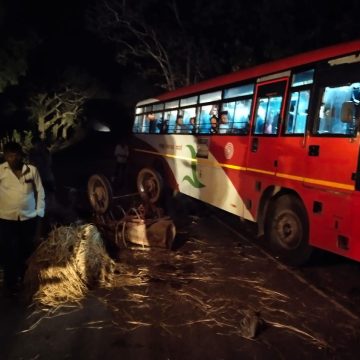 ಮುಡಸಾಲಿ ಬಳಿ ಎತ್ತಿನ ಚಕ್ಕಡಿಗೆ ಹಿಂದಿನಿಂದ ಗುದ್ದಿದ KSRTC ಬಸ್, ಇಬ್ಬರಿಗೆ ಗಾಯ..! ತಪ್ಪಿದ ಭಾರೀ ಅನಾಹುತ