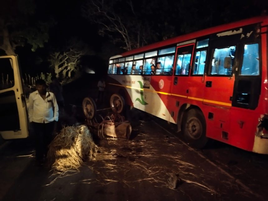 ಮುಡಸಾಲಿ ಬಳಿ ಎತ್ತಿನ ಚಕ್ಕಡಿಗೆ ಹಿಂದಿನಿಂದ ಗುದ್ದಿದ KSRTC ಬಸ್, ಇಬ್ಬರಿಗೆ ಗಾಯ..! ತಪ್ಪಿದ ಭಾರೀ ಅನಾಹುತ