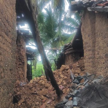 ಮಳೆಯಿಂದ ಗೋಡೆ ಕುಸಿದು ತಾಯಿ ಮಗಳು ಸ್ಥಳದಲ್ಲೇ ಸಾವು, ಹಳಿಯಾಳದ ಮುರ್ಕವಾಡದಲ್ಲಿ ಮನಕಲಕುವ ಘಟನೆ..!