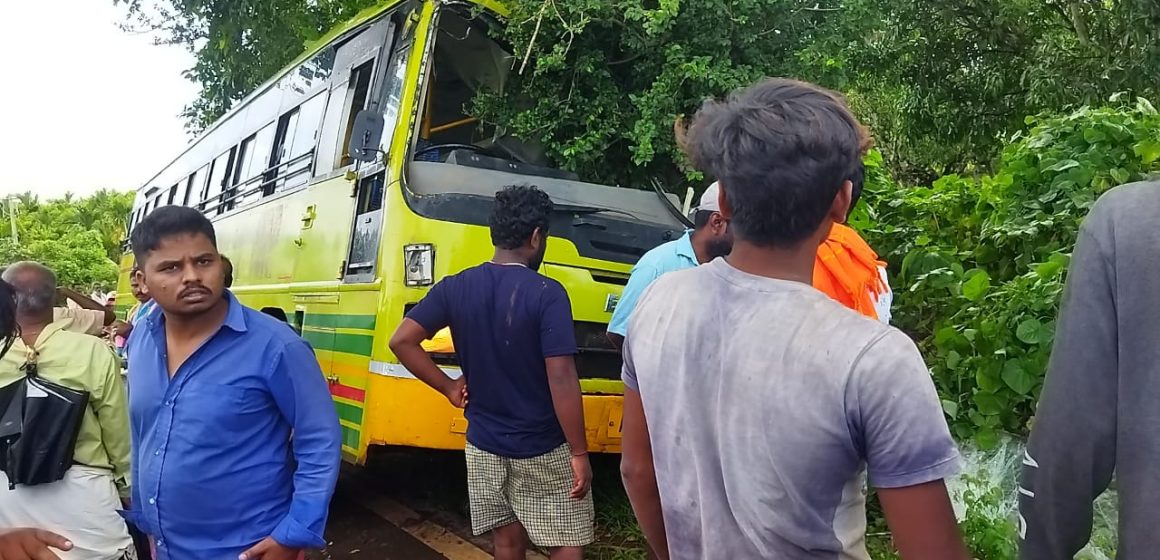 ನಂದಿಪುರ ಬಳಿ ಬೊಲೆರೋ ವಾಹನ ತಪ್ಪಿಸಲು ಹೋಗಿ ರಸ್ತೆ ಬದಿಗೆ ಜಾರಿದ KSRTC ಬಸ್..!