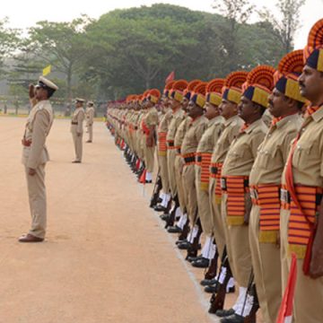 ನೌಕರರ ವರ್ಗಾವಣೆಯಲ್ಲಿ ಪತಿ, ಪತ್ನಿಯರಿಗಷ್ಟೇ ಅಲ್ಲ ಪೊಲೀಸರಿಗೂ ವಿನಾಯಿತಿ ನೀಡಿ, 16A ತಿದ್ದುಪಡಿ ವಿರುದ್ಧ ಪೊಲೀಸ್ ಪೇದೆಗಳ ಮೂಕರೋಧನ..!