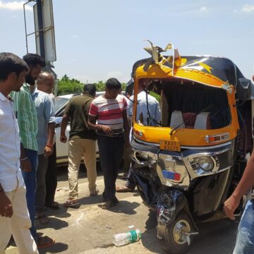 ಮುಂಡಗೋಡ ಅಮ್ಮಾಜಿ ಕೆರೆ ಮೇಲೆ ಆಟೋಗೆ ಕಾರ್ ಡಿಕ್ಕಿ, ಹಲವರಿಗೆ ಗಾಯ..!