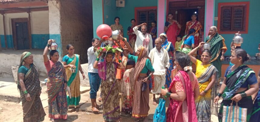 ಬಾರದ ಮಳೆಗಾಗಿ ಕಲಕೇರಿ ಗ್ರಾಮದ ಮಹಿಳೆಯರ ವಿಶೇಷ ಆಚರಣೆ, ಹುಯ್ಯೋ ಹುಯ್ಯೋ ಮಳೆರಾಯ ಅಂದ್ರು ಮಹಿಳೆಯರು..!