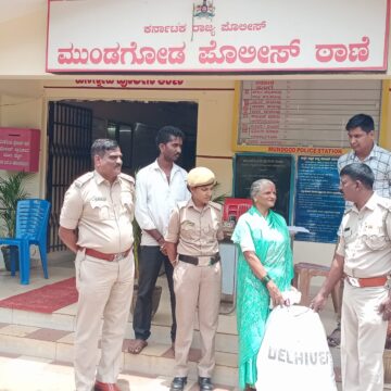 ಮುಂಡಗೋಡಿನಲ್ಲಿ ಸಿಕ್ತು ಬಳೆಯ ಚೀಲ, ಮಾಲೀಕರಿಗೆ ಒಪ್ಪಿಸಿ ಪ್ರಾಮಾಣಿಕತೆ ಮೆರೆದ  ಅಟೋ ಚಾಲಕ..!