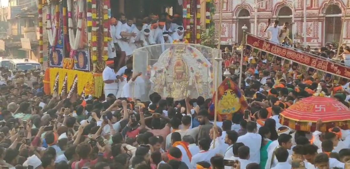 ಶಿರಸಿ ಮಾರಿಕಾಂಬಾ ದೇವಿ ಜಾತ್ರೆಗೆ ವಿದ್ಯುಕ್ತ ಚಾಲನೆ..! ಮೊದಲ ದಿನವೇ ಕಳ್ಳರ ಕೈಚಳಕಕ್ಕೆ ಭಕ್ತರು ಶಾಕ್..!!