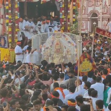 ಶಿರಸಿ ಮಾರಿಕಾಂಬಾ ದೇವಿ ಜಾತ್ರೆಗೆ ವಿದ್ಯುಕ್ತ ಚಾಲನೆ..! ಮೊದಲ ದಿನವೇ ಕಳ್ಳರ ಕೈಚಳಕಕ್ಕೆ ಭಕ್ತರು ಶಾಕ್..!!