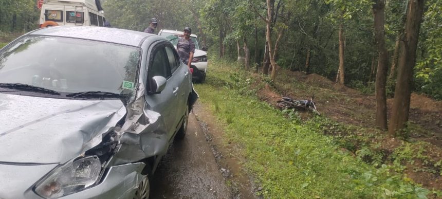 ಗೋಟಗೋಡಿಕೊಪ್ಪ ಕ್ರಾಸ್ ಬಳಿ ಸರಣಿ ಅಪಘಾತ, ನಿಂತಿದ್ದ ಕಾರು, ಬೈಕ್ ಗೆ ಗುದ್ದಿದ ಕಾರು..! ಎರಡು ಕಾರುಗಳು, ಒಂದು ಬೈಕ್ ಜಖಂ