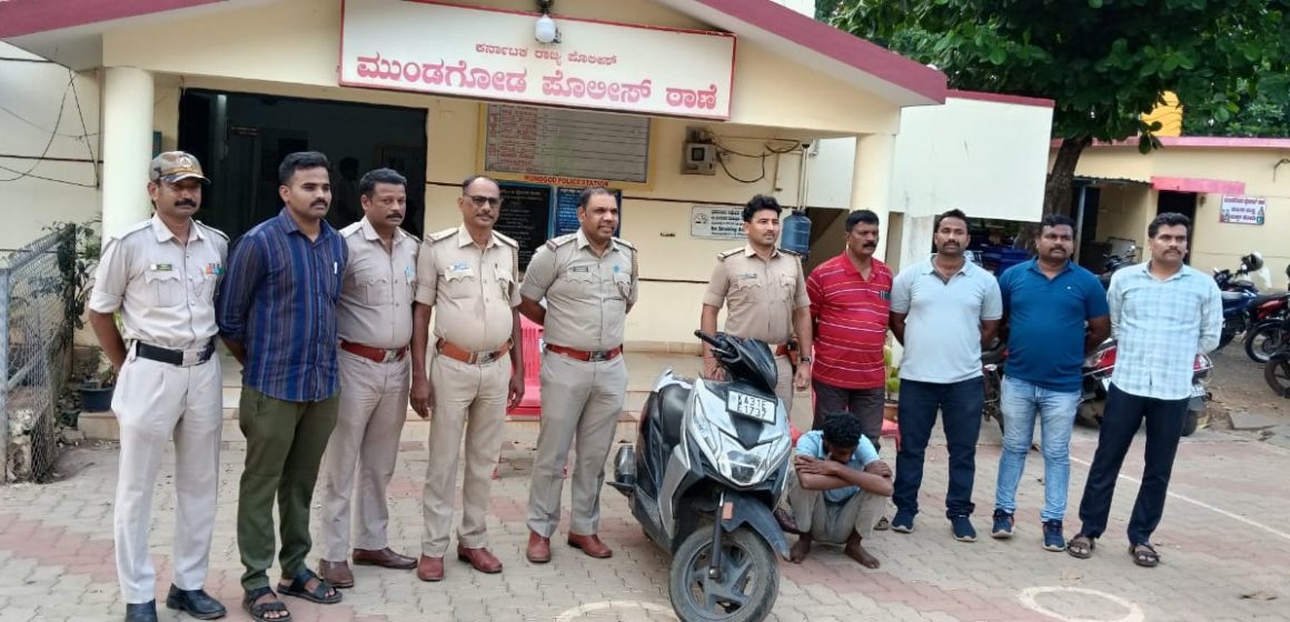 ಮುಂಡಗೋಡ ಪೊಲೀಸರ ಮಿಂಚಿನ ದಾಳಿ, ಪಾಳಾದ ರಾಮಾಪುರ ಕ್ರಾಸ್ ಬಳಿ ಗಾಂಜಾ “ದಂಧೆ” ಗಿಳಿದಿದ್ದ ಓರ್ವ ಅಂದರ್..!