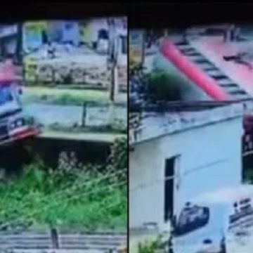 Police Death News:ದ್ವಿಚಕ್ರ ವಾಹನಗಳಿಗೆ ಡಿಕ್ಕಿ ಹೊಡೆದು ಚರಂಡಿಗೆ ಉರುಳಿ ಬಿದ್ದ ಬಸ್‌ ; ಪೊಲೀಸ್‌ ಅಧಿಕಾರಿ ಸಾವು..!