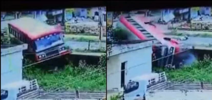 Police Death News:ದ್ವಿಚಕ್ರ ವಾಹನಗಳಿಗೆ ಡಿಕ್ಕಿ ಹೊಡೆದು ಚರಂಡಿಗೆ ಉರುಳಿ ಬಿದ್ದ ಬಸ್‌ ; ಪೊಲೀಸ್‌ ಅಧಿಕಾರಿ ಸಾವು..!