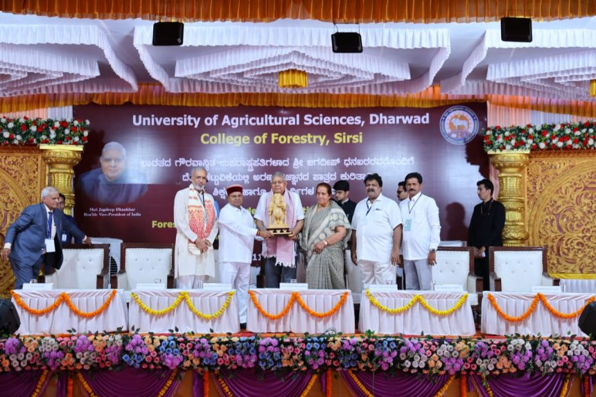 ಶಿರಸಿಯಲ್ಲಿ ಉಪರಾಷ್ಟ್ರಪತಿ ಜಗದೀಪ್ ಧನಕರ್ ತಾಯಿ ಹೆಸ್ರಲ್ಲಿ ಗಿಡ ನೆಟ್ಟರು..!