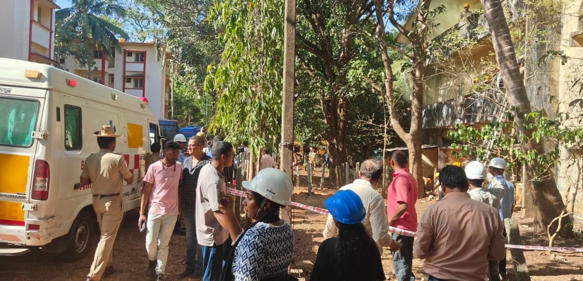 ಕಾರವಾರದಲ್ಲಿ ವೈಮಾನಿಕ ದಾಳಿ, ಸಾವಿರಾರು ಮಂದಿಯ ರಕ್ಷಣೆ..!  ಬಾಂಬ್ ದಾಳಿ, 37 ಜನ ಬಚಾವ್..!!