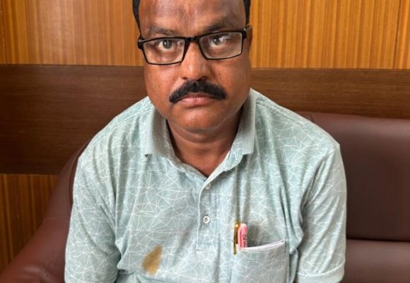Lokayukta Raid  News :ಅಡ್ಮಿಶನ್ ಮಾಡಿಕೊಳ್ಳಲು ಲಂಚ ಸ್ವೀಕಾರ, ಸವಣೂರು ಕರ್ನಾಟಕ ಪಬ್ಲಿಕ್ ಶಾಲೆಯ ಮುಖ್ಯ ಶಿಕ್ಷಕನ ಬಂಧನ..!