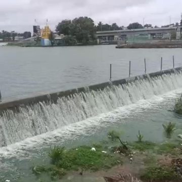 ಉಕ್ಕಿ ಹರಿಯುತ್ತಿದೆ ಉಣಕಲ್ ಕೆರೆ: ವರುಣನ ಅಬ್ಬರಕ್ಕೆ ಮೈತುಂಬಿದ ಪ್ರತಿಷ್ಠಿತ ತಾಣ..!