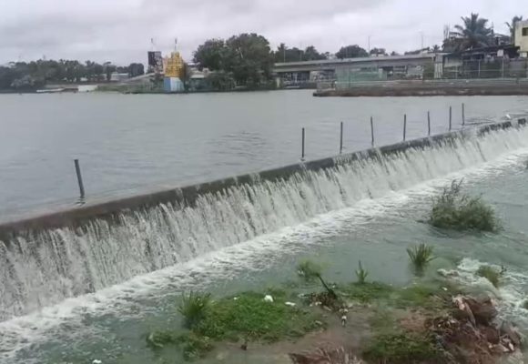 ಉಕ್ಕಿ ಹರಿಯುತ್ತಿದೆ ಉಣಕಲ್ ಕೆರೆ: ವರುಣನ ಅಬ್ಬರಕ್ಕೆ ಮೈತುಂಬಿದ ಪ್ರತಿಷ್ಠಿತ ತಾಣ..!