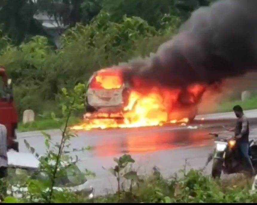 Car Fire News: ತಾರಿಹಾಳ ಟೋಲ್ ಬಳಿ ಧಗಧಗಿಸಿದ ಕಾರು; ಪ್ರಾಣಾಪಾಯದಿಂದ ಪಾರಾದ ಕುಟುಂಬ..!