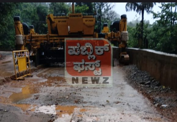 ಭಾರೀ ಮಳೆ: ದೇವಿಮನೆ ಘಟ್ಟದಲ್ಲಿ ಗುಡ್ಡ ಕುಸಿತ, ರಸ್ತೆ ಮೇಲೆ ಬಿದ್ದ ಮಣ್ಣು, ಕಲ್ಲು: ಸಂಚಾರಕ್ಕೆ ಅಡಚಣೆ..!