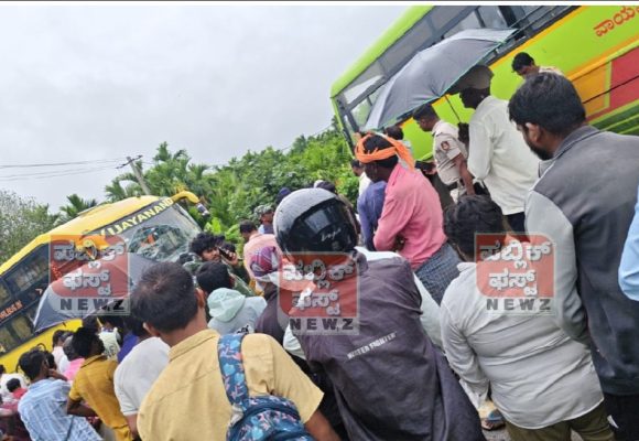 ಮುಂಡಗೋಡ-ಶಿರಸಿ ರಸ್ತೆಯ ನಂದಿಪುರ ಬಳಿ, KSRTC ಬಸ್, ಖಾಸಗಿ ಬಸ್ ನಡುವೆ ಮುಖಾಮುಕಿ ಡಿಕ್ಕಿ, ಕೆಲವ್ರಿಗೆ ಗಾಯ..!