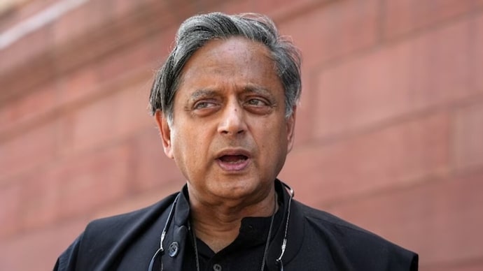 Shashi Taroor News: ಉಗ್ರ ಮುಖವಾಡ ಬಯಲು ಟೀಂನಲ್ಲಿ ಶಶಿ ತರೂರ್ ಗೆ ಸ್ಥಾನ, ಬಿಜೆಪಿ- ಕಾಂಗ್ರೆಸ್ ನಡುವೆ ಭಾರೀ ತಿಕ್ಕಾಟ..!