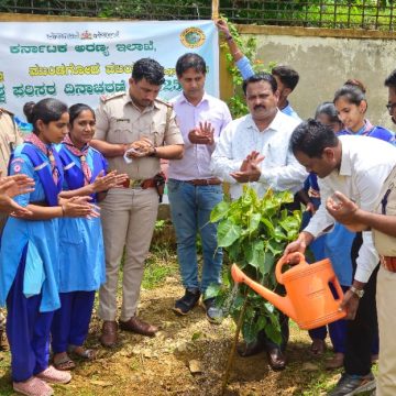 ಮುಂಡಗೋಡ ಡಿಗ್ರಿ ಕಾಲೇಜಿನಲ್ಲಿ ವಿಶ್ವ ಪರಿಸರ ದಿನಾಚರಣೆ, “ವೃಕ್ಷ ಬಂಧನ” ಕಾರ್ಯಕ್ರಮ..!