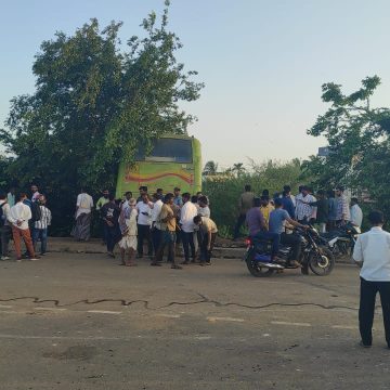 ಶಿಗ್ಗಾವಿ ಗರುಡಾ ಹೊಟೇಲ್ ಬಳಿ ಡಿವೈಡರ್ ಮೇಲೆ ಹತ್ತಿ, ಗುಂಡಿಗೆ ಬಿದ್ದ KSRTC ಬಸ್, 10 ಜನರಿಗೆ ಗಾಯ..!