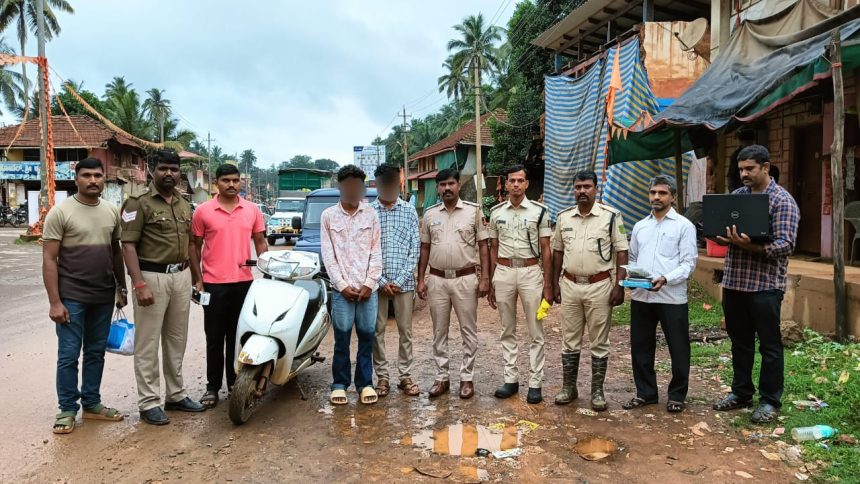 ಸ್ಕೂಟಿಯಲ್ಲಿ ಗಾಂಜಾ ಸಾಗಾಟ ಮಾಡುತ್ತಿದ್ದ ಇಬ್ಬರು ಆರೋಪಿಗಳ ಬಂಧನ..!
