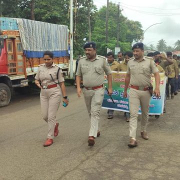 ಮುಂಡಗೋಡಿನಲ್ಲಿ ಮಾದಕ ದ್ರವ್ಯ ವಿರೋಧಿ ದಿನಾಚರಣೆ..! ಟ್ಯಾಕ್ಸಿ ಚಾಲಕರಿಗೆ ಪಾಠ ಮಾಡಿದ ಡಿವೈಎಸ್ಪಿ ಮೇಡಂ..!