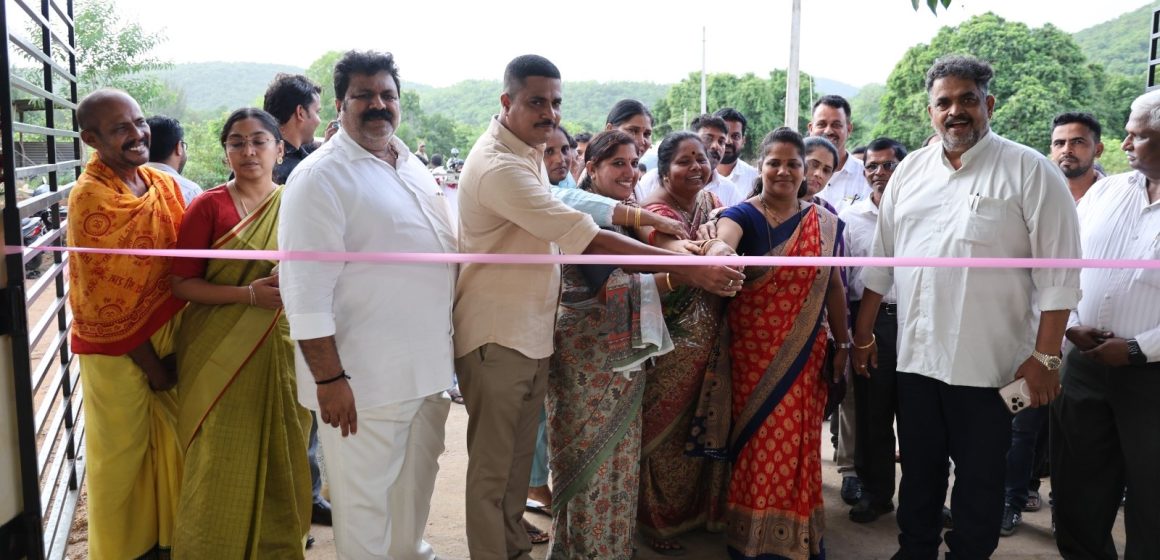 ಕಾರವಾರದಲ್ಲಿ ಗೋಶಾಲೆ ಉದ್ಘಾಟಿಸಿದ ಸಚಿವ, ಗೋವು ತಾಯಿ ಸಮಾನ ಅಂದ್ರು; ಸಚಿವ ಮಂಕಾಳ ವೈದ್ಯ