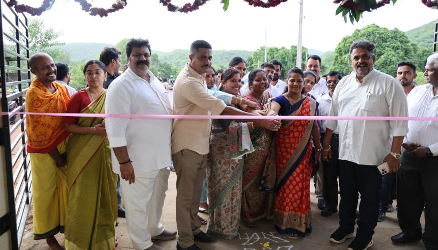 ಕಾರವಾರದಲ್ಲಿ ಗೋಶಾಲೆ ಉದ್ಘಾಟಿಸಿದ ಸಚಿವ, ಗೋವು ತಾಯಿ ಸಮಾನ ಅಂದ್ರು; ಸಚಿವ ಮಂಕಾಳ ವೈದ್ಯ