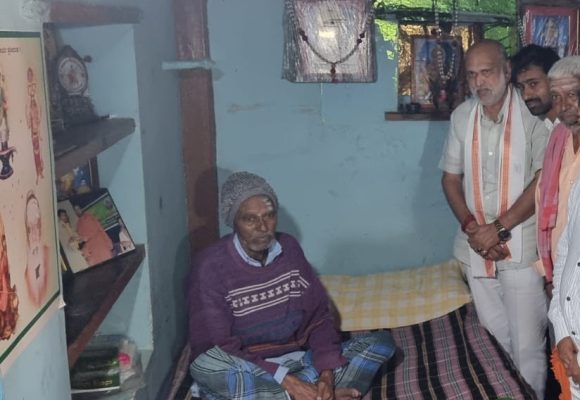 ಹುನಗುಂದದಲ್ಲಿ ಅನಾರೋಗ್ಯಕ್ಕೀಡಾದ ಶಿವಯ್ಯನವರ ಮನೆಗೆ ಭೇಟಿ ನೀಡಿ ಆರೋಗ್ಯ ವಿಚಾರಿಸಿದ, ಶಾಸಕ ಹೆಬ್ಬಾರ್..!