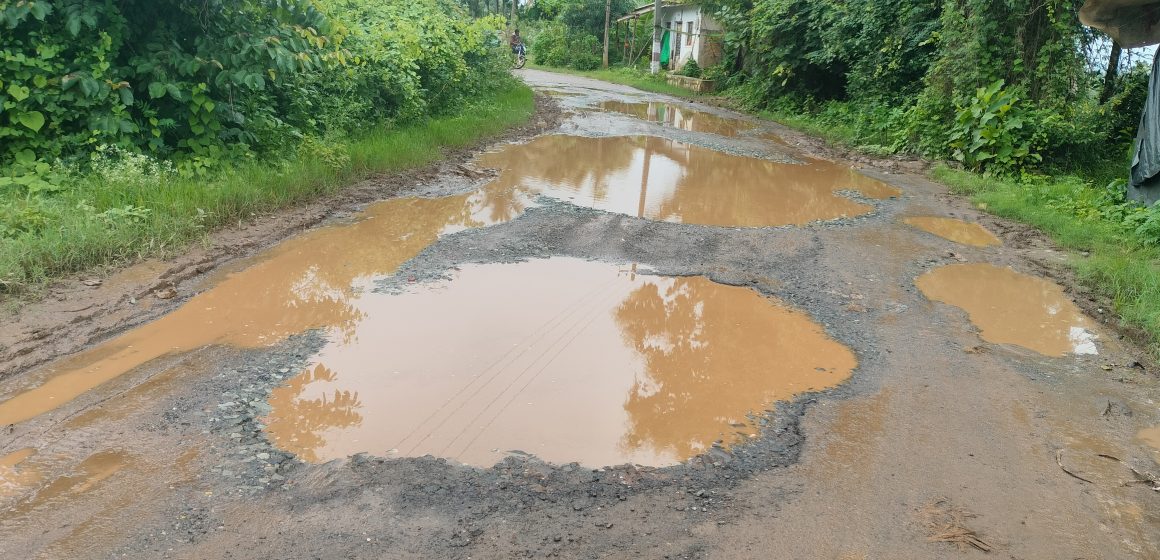 ಹುನಗುಂದದ ಈ ರಸ್ತೆ, ರಸ್ತೆಯೋ ಕೆರೆಯೋ..? PWD  ಅಧಿಕಾರಿಗಳೇ ದಯವಿಟ್ಟು ಗಮನಿಸಿ..!