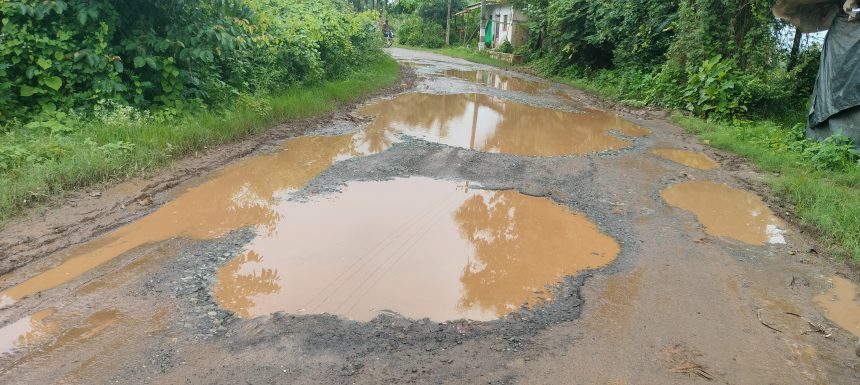 ಹುನಗುಂದದ ಈ ರಸ್ತೆ, ರಸ್ತೆಯೋ ಕೆರೆಯೋ..? PWD  ಅಧಿಕಾರಿಗಳೇ ದಯವಿಟ್ಟು ಗಮನಿಸಿ..!