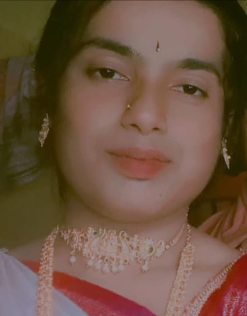 ಅಗಡಿಯಲ್ಲಿ ನೇಣು ಬಿಗಿದು ಆತ್ಮಹತ್ಯೆ ಮಾಡಿಕೊಂಡ 20 ವರ್ಷ ವಯಸ್ಸಿನ ಯುವತಿ..!