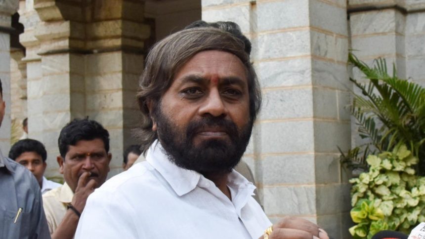 ಅರಣ್ಯದಲ್ಲಿ ದನಕರು, ಮೇಕೆ, ಕುರಿ ಮೇಯಿಸುವುದನ್ನು ನಿಷೇಧಿಸುವಂತೆ ಸಚಿವ ಈಶ್ವರ ಖಂಡ್ರೆ ಸೂಚನೆ..!