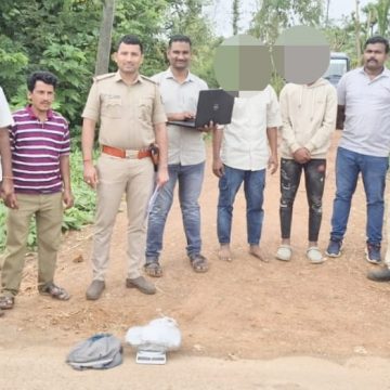 ಮುಂಡಗೋಡ ಪೊಲೀಸರ ಭರ್ಜರಿ ದಾಳಿ, ಪಾಳಾ ಕ್ರಾಸ್ ಬಳಿ ಗಾಂಜಾ ಸಾಗಿಸ್ತಿದ್ದ ಹಾನಗಲ್ಲಿ‌ನ ಇಬ್ಬರ ಬಂಧನ..!