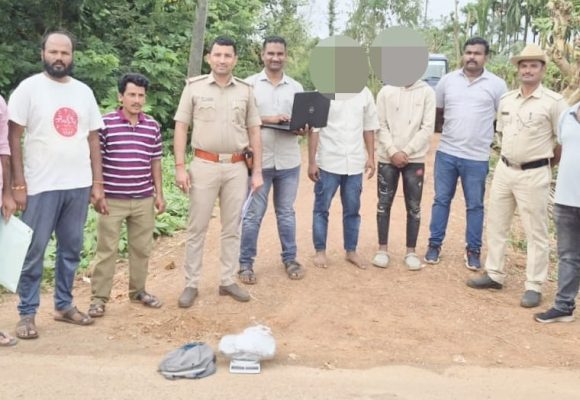 ಮುಂಡಗೋಡ ಪೊಲೀಸರ ಭರ್ಜರಿ ದಾಳಿ, ಪಾಳಾ ಕ್ರಾಸ್ ಬಳಿ ಗಾಂಜಾ ಸಾಗಿಸ್ತಿದ್ದ ಹಾನಗಲ್ಲಿ‌ನ ಇಬ್ಬರ ಬಂಧನ..!